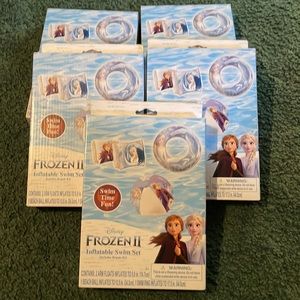 (5) Disney Frozen: Inflatable Swim Set!